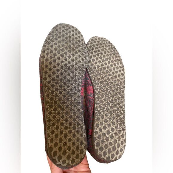 TOMS Snowflake Slip On Flats Gray And Red Size 10.5 - Picture 5 of 6